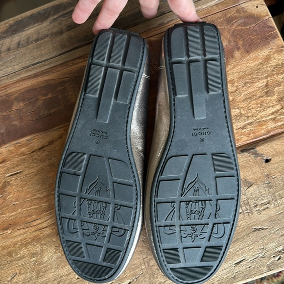 NWOB HARDLY WORN GUCCI LOAFERS 36.5. Small scuffs on toe area. - Picture 4 of 7
